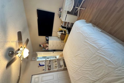 House in Miramar, Florida 3 bedrooms, 168.62 sq.m. № 2008040 - photo 26