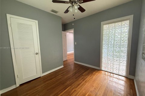 Casa en alquiler en Miami, Florida, 3 dormitorios, 134.15 m2 № 1943740 - foto 13