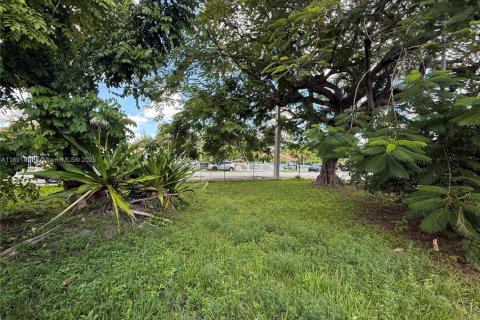 Casa en alquiler en Miami, Florida, 3 dormitorios, 134.15 m2 № 1943740 - foto 19