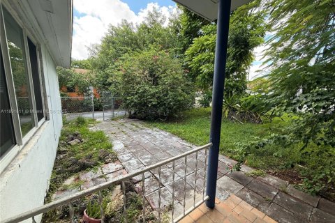 Casa en alquiler en Miami, Florida, 3 dormitorios, 134.15 m2 № 1943740 - foto 16
