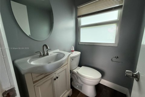 Casa en alquiler en Miami, Florida, 3 dormitorios, 134.15 m2 № 1943740 - foto 8