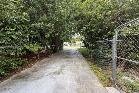 Casa en alquiler en Miami, Florida, 3 dormitorios, 134.15 m2 № 1943740 - foto 18