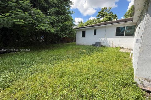 Casa en alquiler en Miami, Florida, 3 dormitorios, 134.15 m2 № 1943740 - foto 17