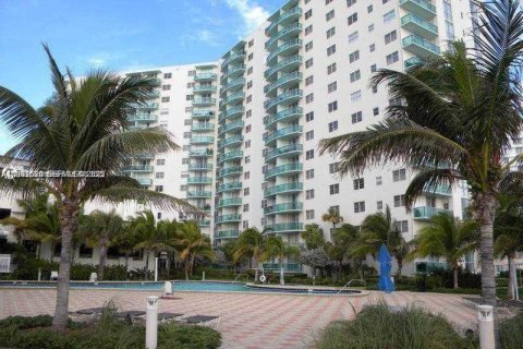 Снять в аренду кондоминиум в Холливуд, Флорида 1 спальня, 75.44м2, № 1991257 - фото 9