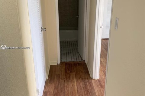 Снять в аренду кондоминиум в Холливуд, Флорида 1 спальня, 75.44м2, № 1991257 - фото 2