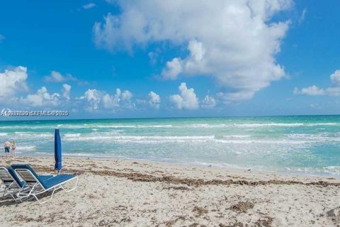 Снять в аренду кондоминиум в Холливуд, Флорида 1 спальня, 75.44м2, № 1991257 - фото 17