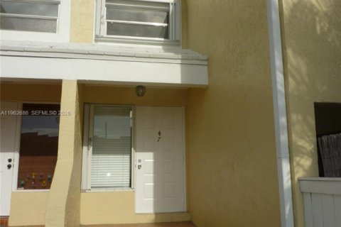 Таунхаус в Майами, Флорида 2 спальни, 95.22м2 № 2024097