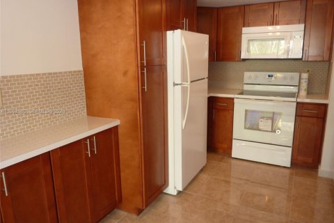 Купить таунхаус в Майами, Флорида 2 спальни, 95.22м2, № 2024097 - фото 4