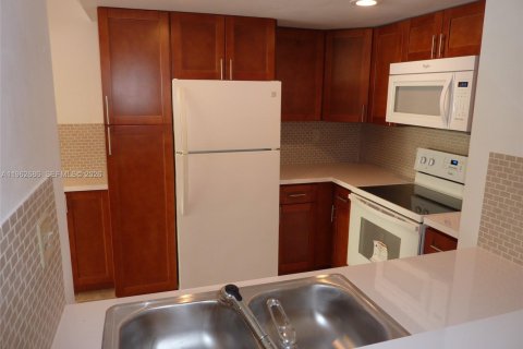 Купить таунхаус в Майами, Флорида 2 спальни, 95.22м2, № 2024097 - фото 14