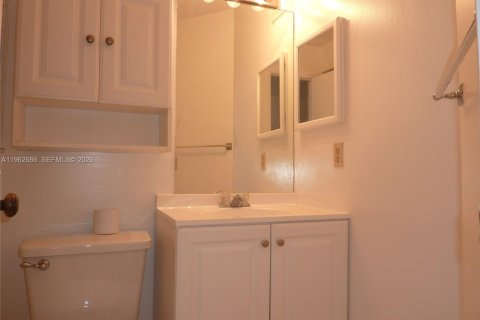 Купить таунхаус в Майами, Флорида 2 спальни, 95.22м2, № 2024097 - фото 12