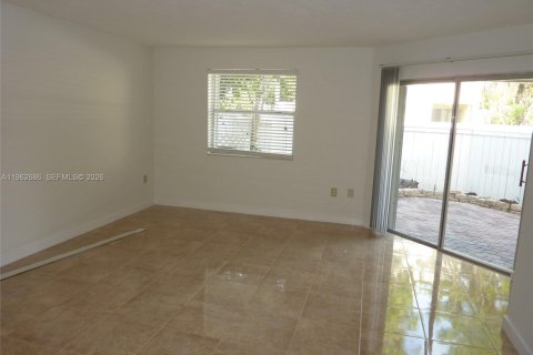 Купить таунхаус в Майами, Флорида 2 спальни, 95.22м2, № 2024097 - фото 15