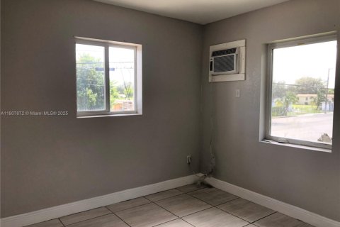 Appartement à louer à Opa-locka, Floride: 2 chambres, 85.47 m2 № 1965730 - photo 12