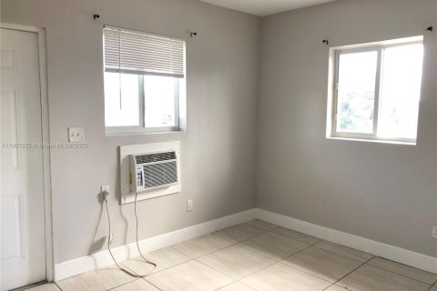 Appartement à louer à Opa-locka, Floride: 2 chambres, 85.47 m2 № 1965730 - photo 7