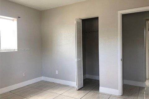 Appartement à louer à Opa-locka, Floride: 2 chambres, 85.47 m2 № 1965730 - photo 8