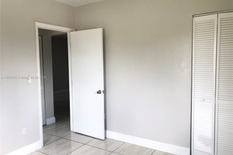 Appartement à louer à Opa-locka, Floride: 2 chambres, 85.47 m2 № 1965730 - photo 6