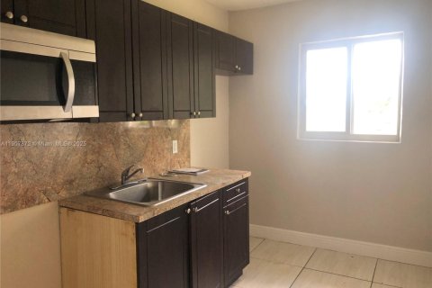 Appartement à louer à Opa-locka, Floride: 2 chambres, 85.47 m2 № 1965730 - photo 13