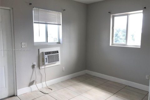 Appartement à louer à Opa-locka, Floride: 2 chambres, 85.47 m2 № 1965730 - photo 14