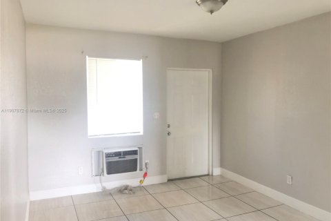 Appartement à louer à Opa-locka, Floride: 2 chambres, 85.47 m2 № 1965730 - photo 5