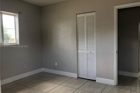 Appartement à louer à Opa-locka, Floride: 2 chambres, 85.47 m2 № 1965730 - photo 11