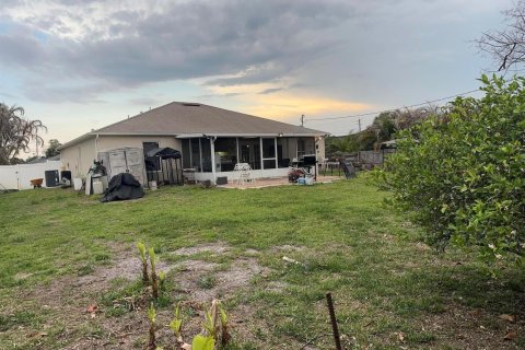 House in Port St. Lucie, Florida 3 bedrooms, 153.85 sq.m. № 2084192 - photo 27