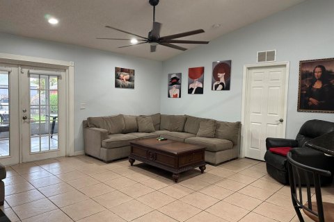 House in Port St. Lucie, Florida 3 bedrooms, 153.85 sq.m. № 2084192 - photo 4