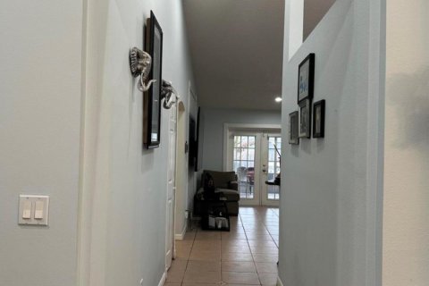 House in Port St. Lucie, Florida 3 bedrooms, 153.85 sq.m. № 2084192 - photo 12