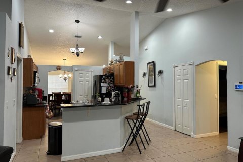 House in Port St. Lucie, Florida 3 bedrooms, 153.85 sq.m. № 2084192 - photo 10