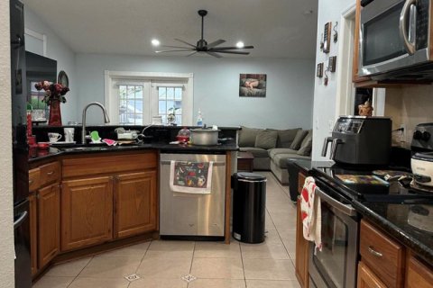 House in Port St. Lucie, Florida 3 bedrooms, 153.85 sq.m. № 2084192 - photo 11