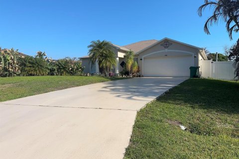House in Port St. Lucie, Florida 3 bedrooms, 153.85 sq.m. № 2084192 - photo 3