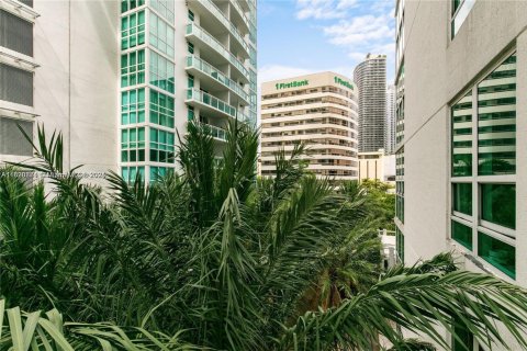Condominio en alquiler en Miami, Florida, 1 dormitorio, 64.29 m2 № 1950657 - foto 4