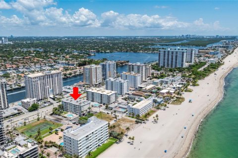 Condominio en venta en Hollywood, Florida, 1 dormitorio, 73.11 m2 № 1937898 - foto 2