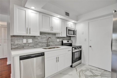 Condominio en venta en Hollywood, Florida, 1 dormitorio, 73.11 m2 № 1937898 - foto 3