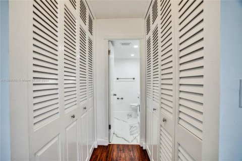 Condominio en venta en Hollywood, Florida, 1 dormitorio, 73.11 m2 № 1937898 - foto 16