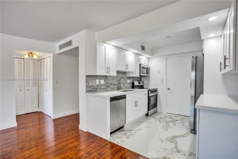 Condominio en venta en Hollywood, Florida, 1 dormitorio, 73.11 m2 № 1937898 - foto 15