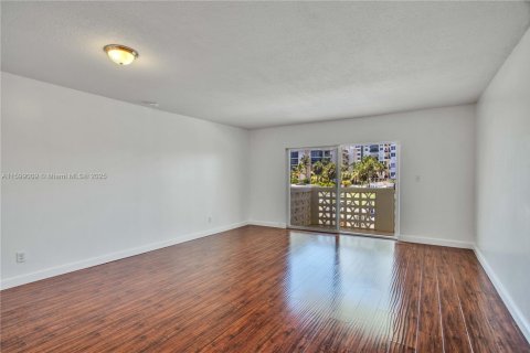 Condominio en venta en Hollywood, Florida, 1 dormitorio, 73.11 m2 № 1937898 - foto 12