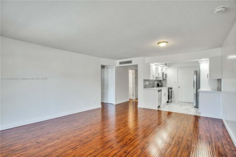 Condominio en venta en Hollywood, Florida, 1 dormitorio, 73.11 m2 № 1937898 - foto 14