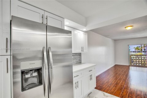 Condominio en venta en Hollywood, Florida, 1 dormitorio, 73.11 m2 № 1937898 - foto 9