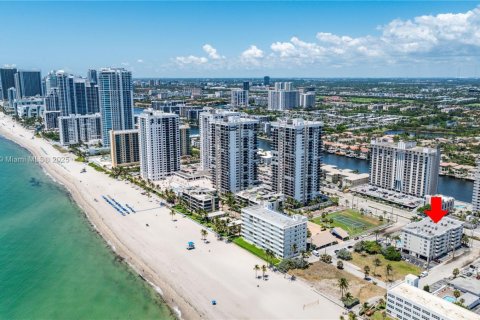 Condominio en venta en Hollywood, Florida, 1 dormitorio, 73.11 m2 № 1937898 - foto 11