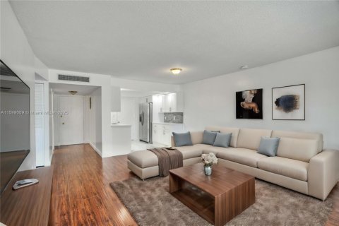 Condominio en venta en Hollywood, Florida, 1 dormitorio, 73.11 m2 № 1937898 - foto 6