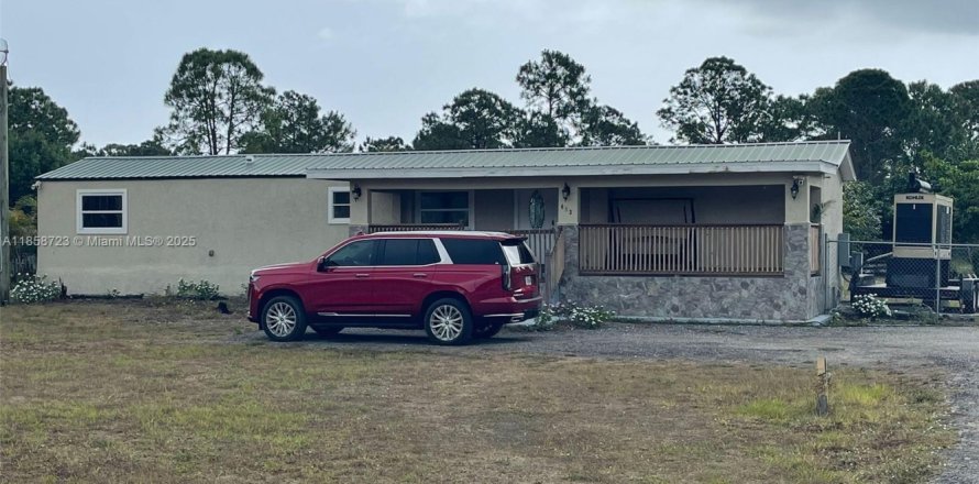 House in Clewiston, Florida 3 bedrooms № 1887813