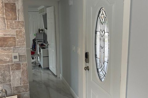 House in Clewiston, Florida 3 bedrooms № 1887813 - photo 6