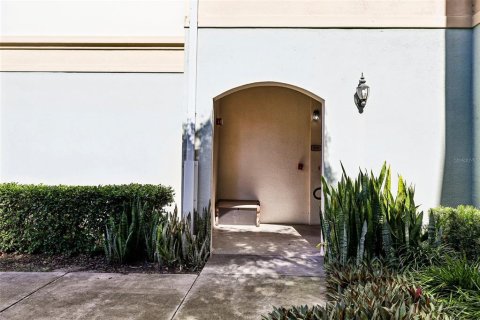 Condo in Windermere, Florida, 3 bedrooms № 2232307 - photo 2