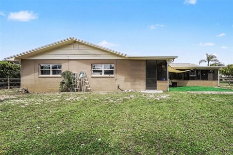 House in Titusville, Florida 4 bedrooms, 214.05 sq.m. № 2207883 - photo 21