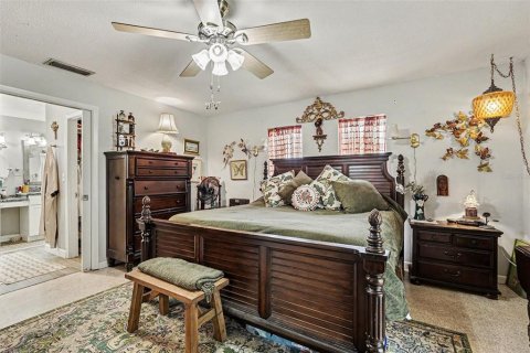 House in Titusville, Florida 4 bedrooms, 214.05 sq.m. № 2207883 - photo 11