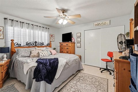 House in Titusville, Florida 4 bedrooms, 214.05 sq.m. № 2207883 - photo 16