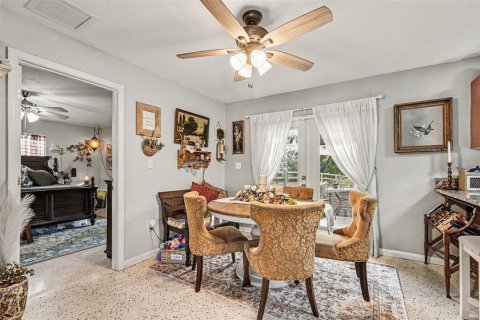 House in Titusville, Florida 4 bedrooms, 214.05 sq.m. № 2207883 - photo 5