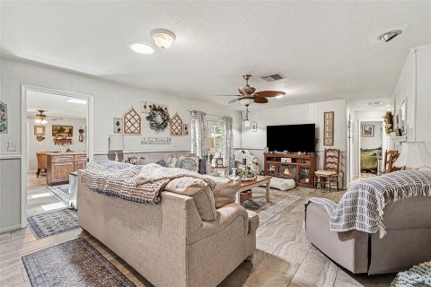 House in Titusville, Florida 4 bedrooms, 214.05 sq.m. № 2207883 - photo 9