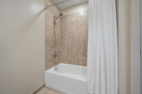 Condo in Tampa, Florida, 2 bedrooms № 2383974 - photo 21