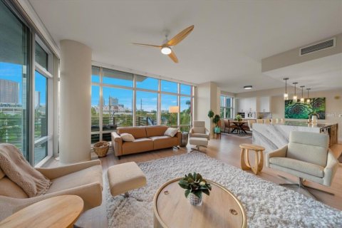 Condo in Tampa, Florida, 2 bedrooms № 2383974 - photo 3