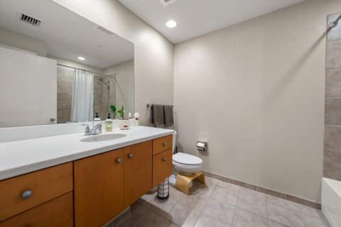 Condo in Tampa, Florida, 2 bedrooms № 2383974 - photo 20